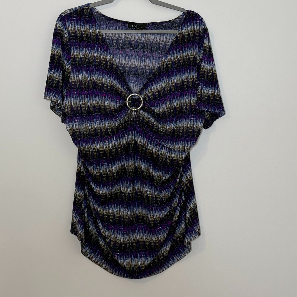 AGB Woman Sz‎ 2x Short Sleeve Ruched Tie-Dye Blouse w/ Silver Circle Decoration